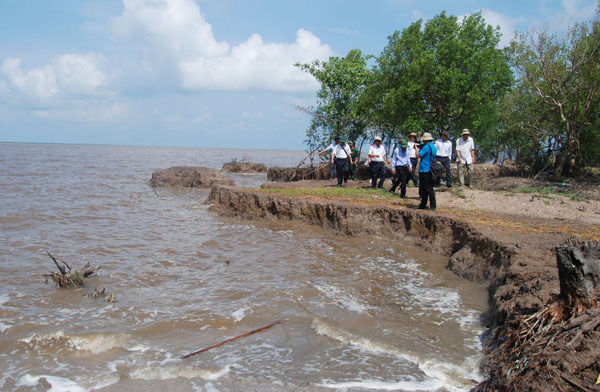 Sụp[-]lở[-]đất[-]nghiêm[-]trọng[-]tại[-]Cà[-]Mau